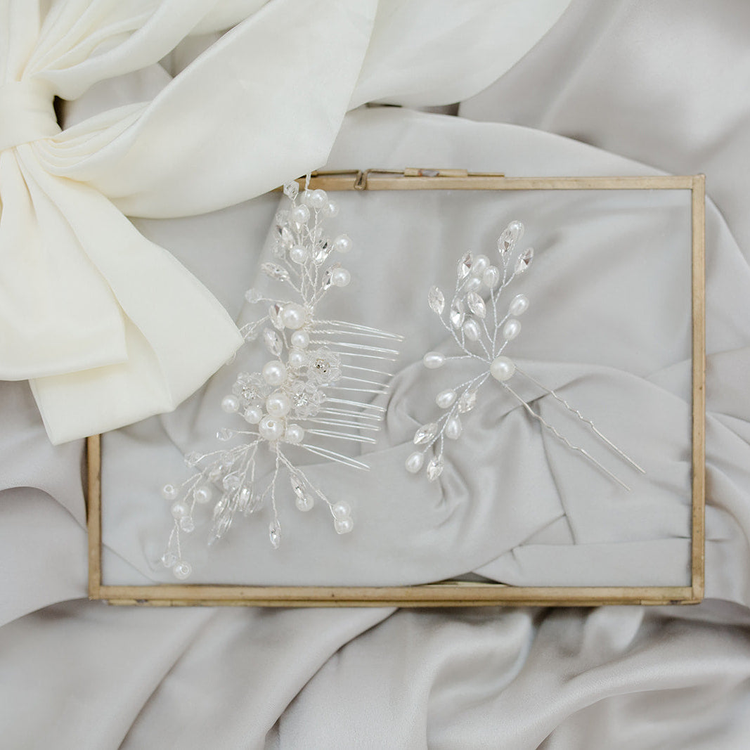 Decorative hair comb with pearls bridal hair accessories. Bridal Hair pins