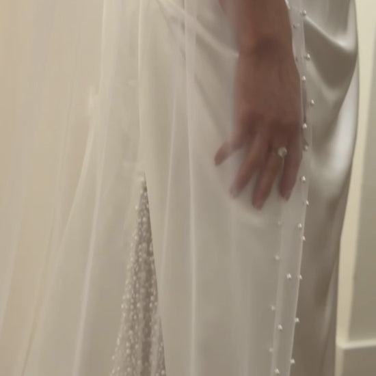 Sheer single tier bridal veil adorned with scattered ivory pearls along the edge.