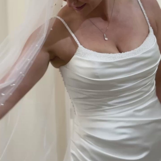 Sheer single tier bridal veil adorned with scattered ivory pearls along the edge.